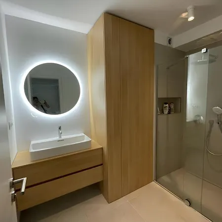 Beautiful New Apt In Old Town Near Train Station - Free Parking Bratislava Exterior photo