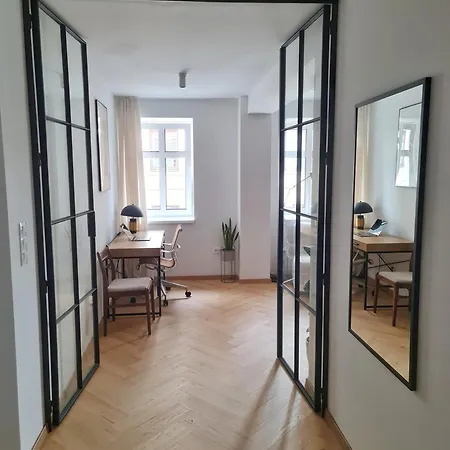 Beautiful New Apt In Old Town Near Train Station - Free Parking Bratislava Exterior photo