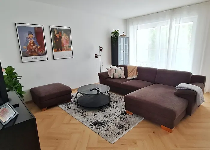 Beautiful New Apt In Old Town Near Train Station - Free Parking