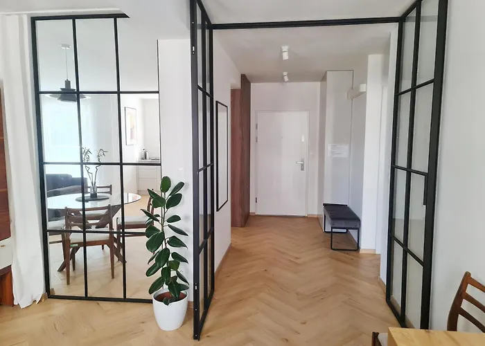 Beautiful New Apt In Old Town Near Train Station - Free Parking