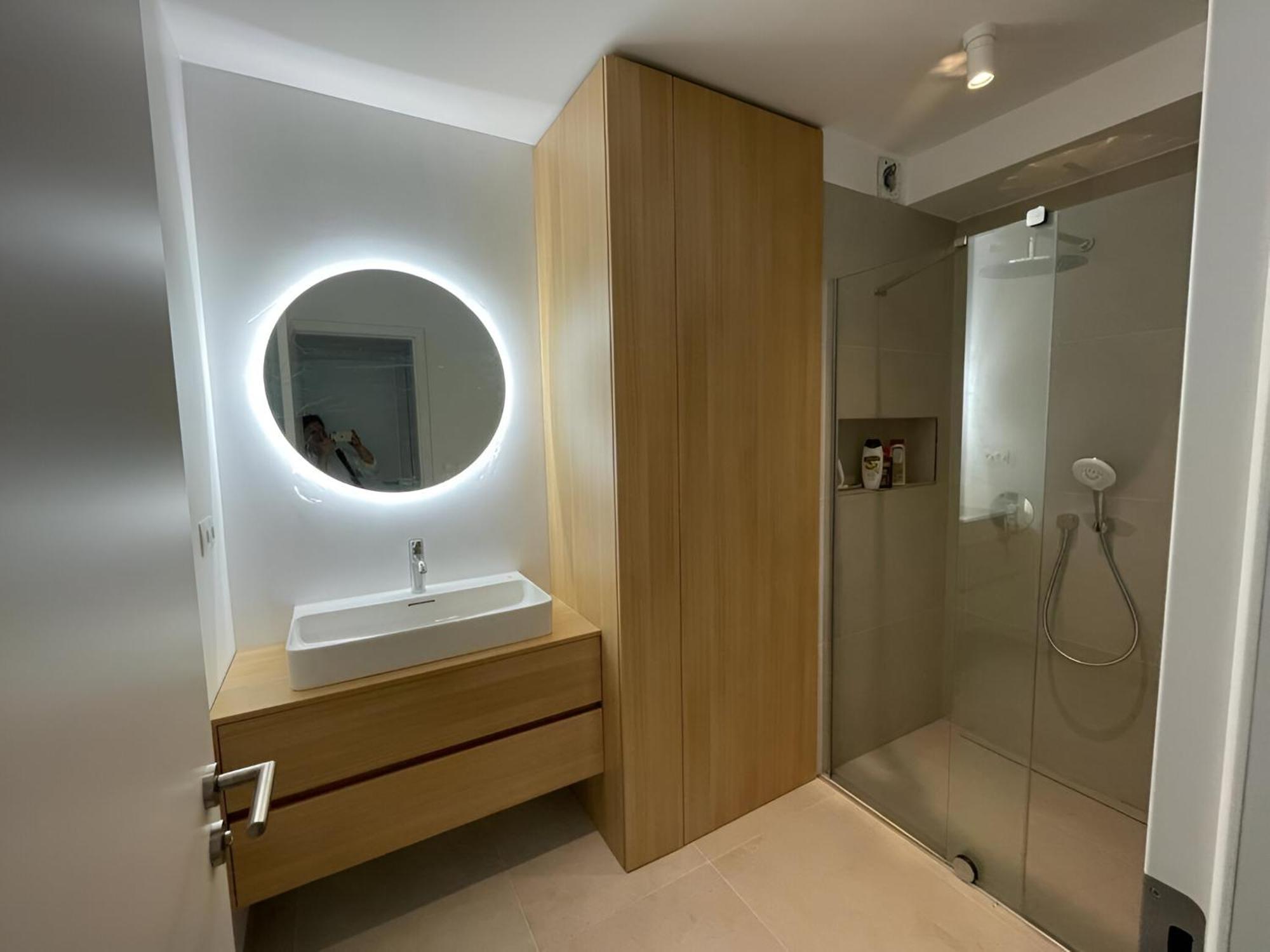 Apartment Beautiful New In Old Town Near Train Station - Free Parking
