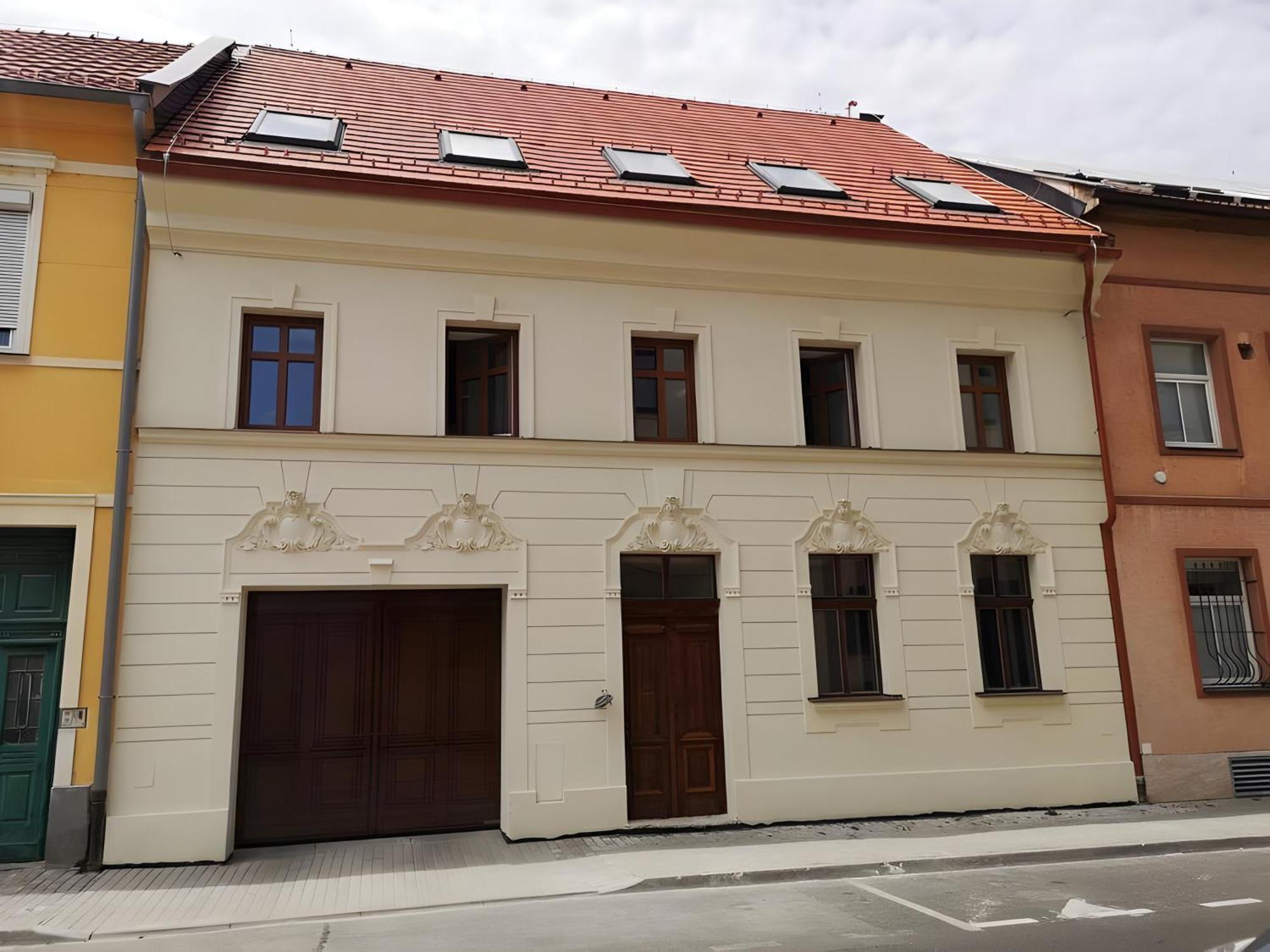 Apartment Beautiful New In Old Town Near Train Station - Free Parking