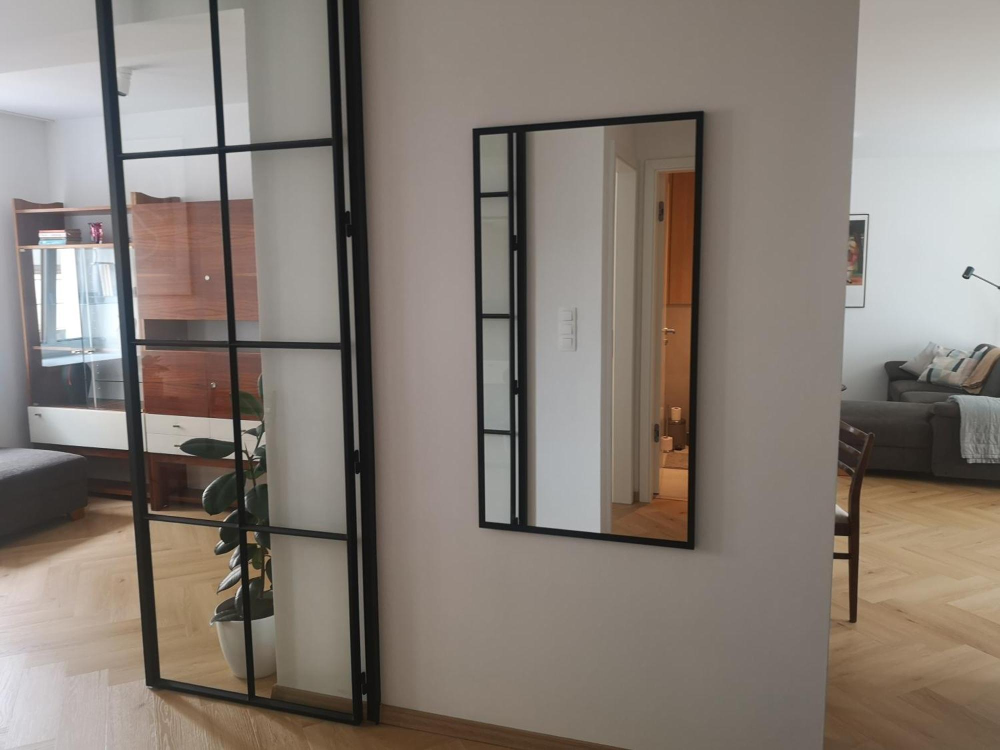 Beautiful New In Old Town Near Train Station - Free Parking Apartment *