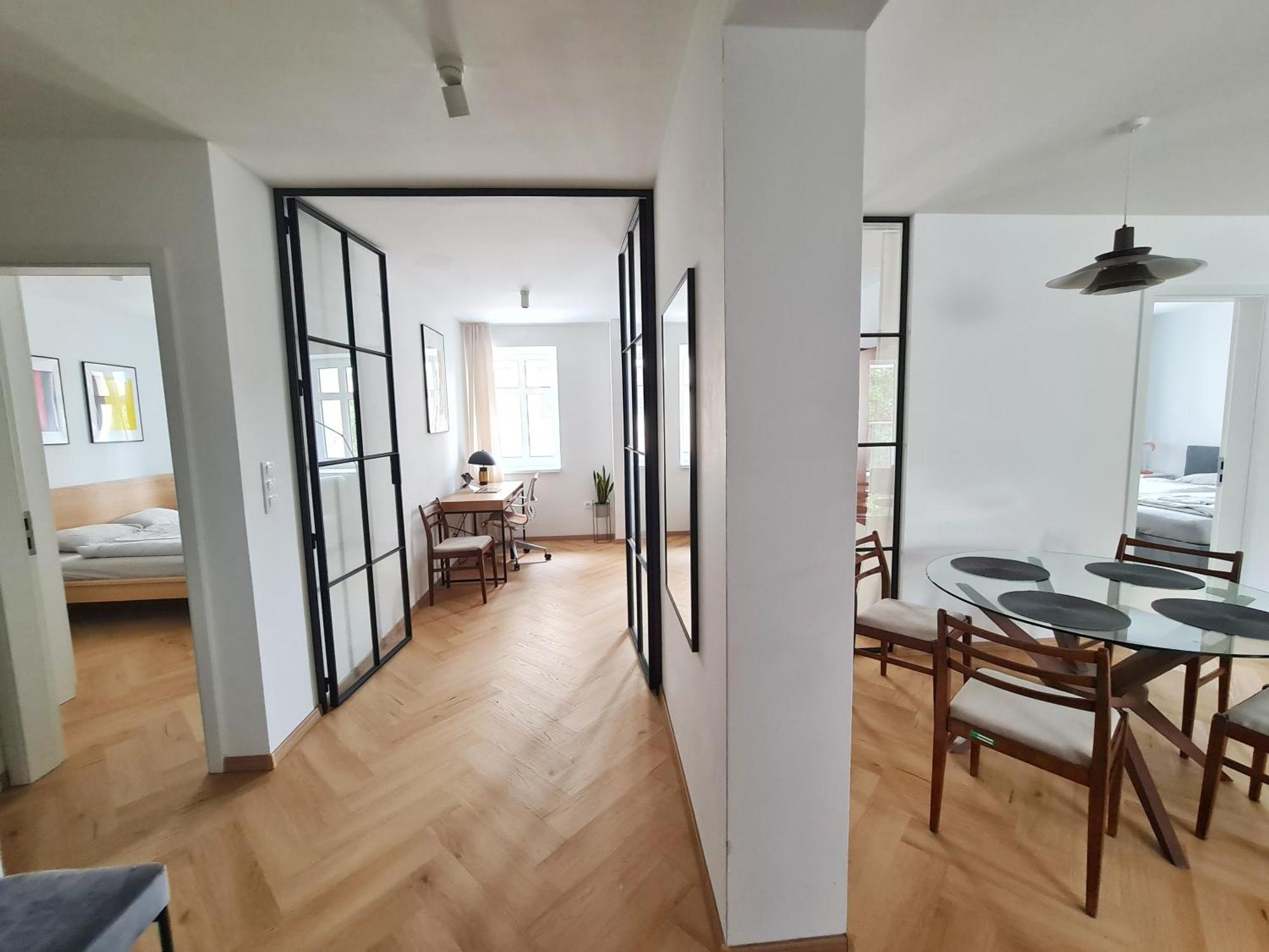 Beautiful New In Old Town Near Train Station - Free Parking Apartment Bratislava