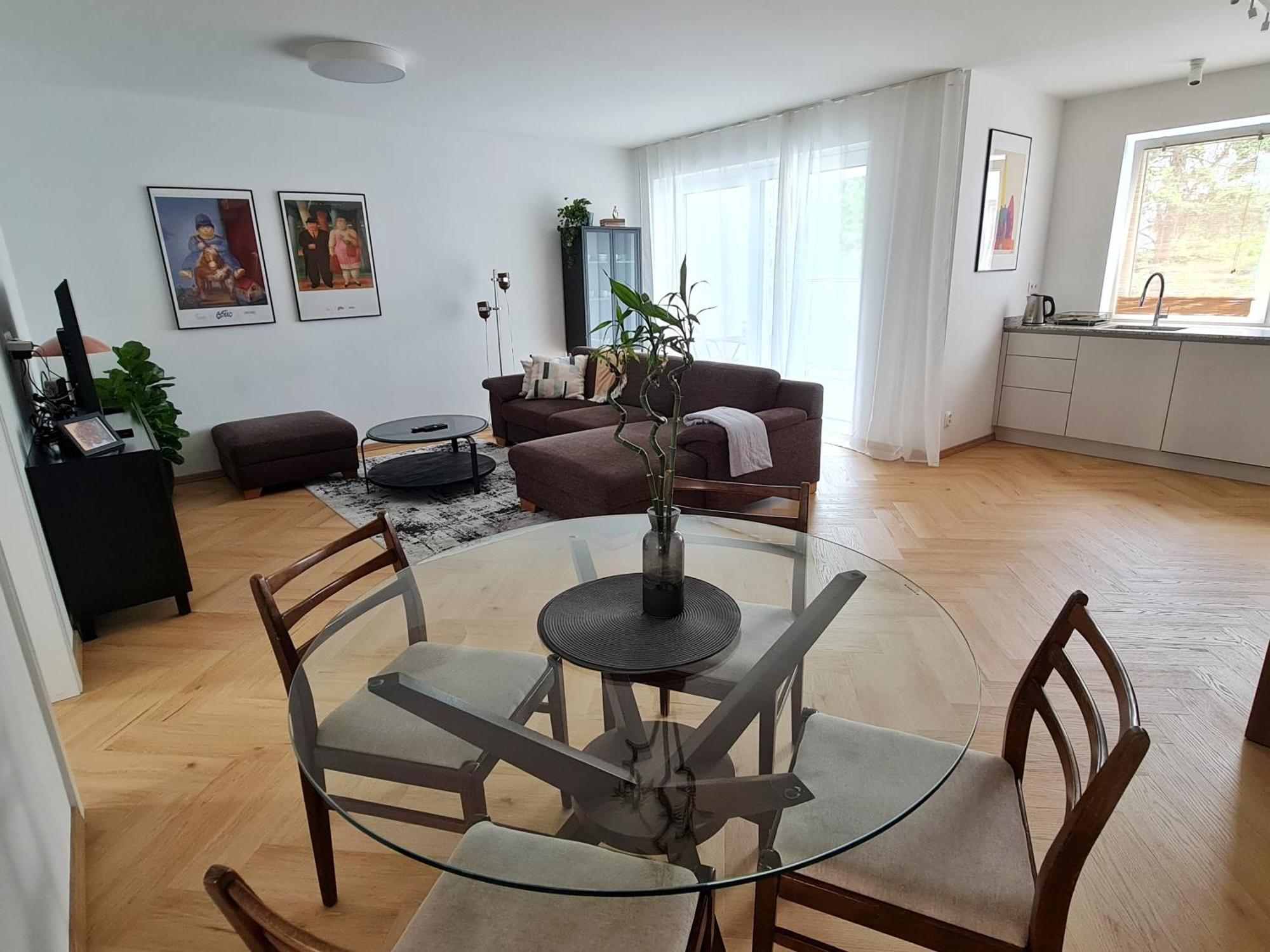 Beautiful New In Old Town Near Train Station - Free Parking
