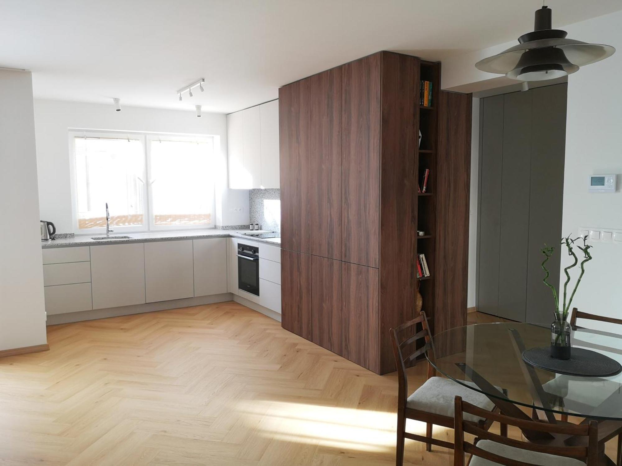 Beautiful New In Old Town Near Train Station - Free Parking *