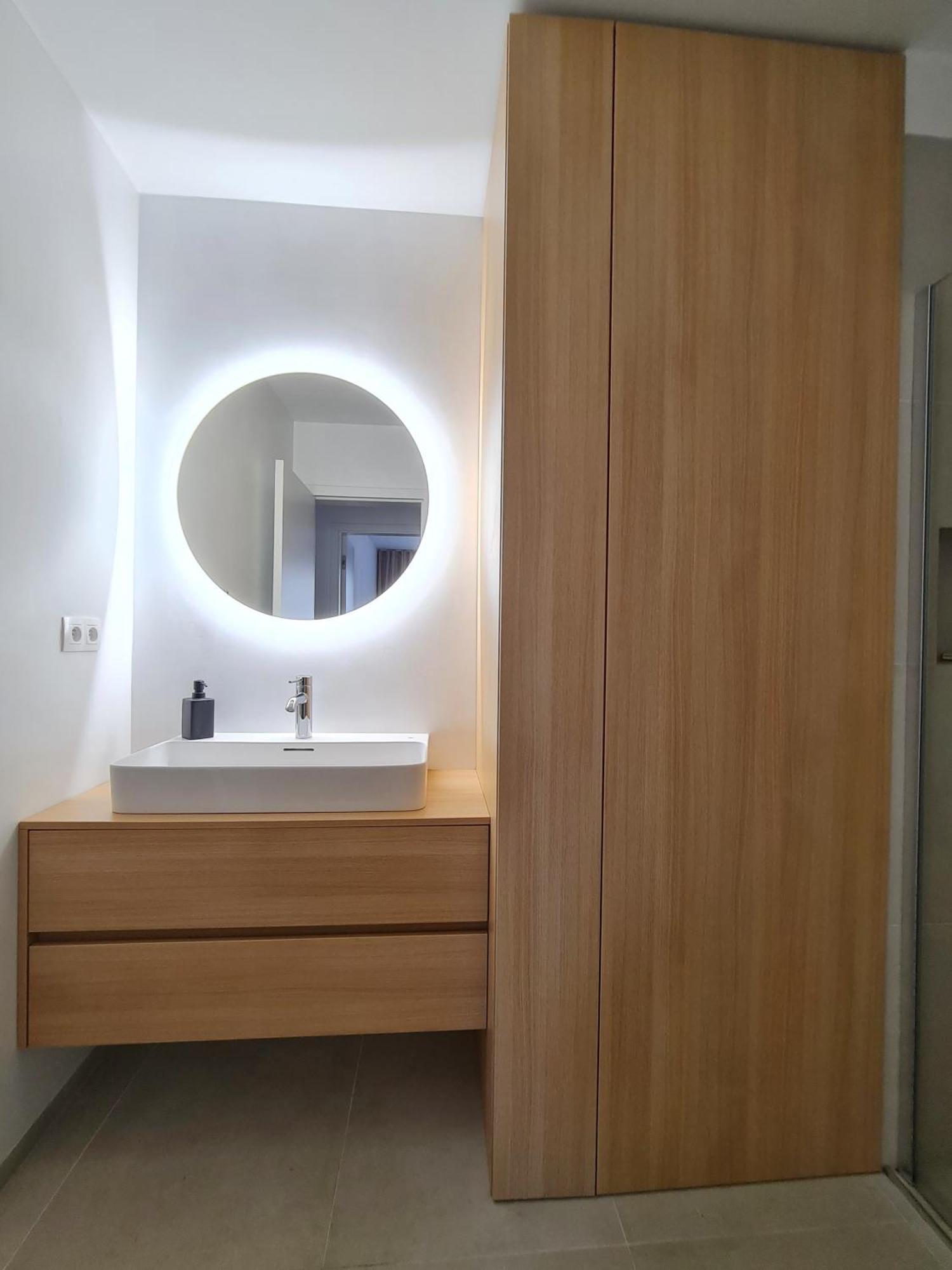 Beautiful New In Old Town Near Train Station - Free Parking Apartment Bratislava
