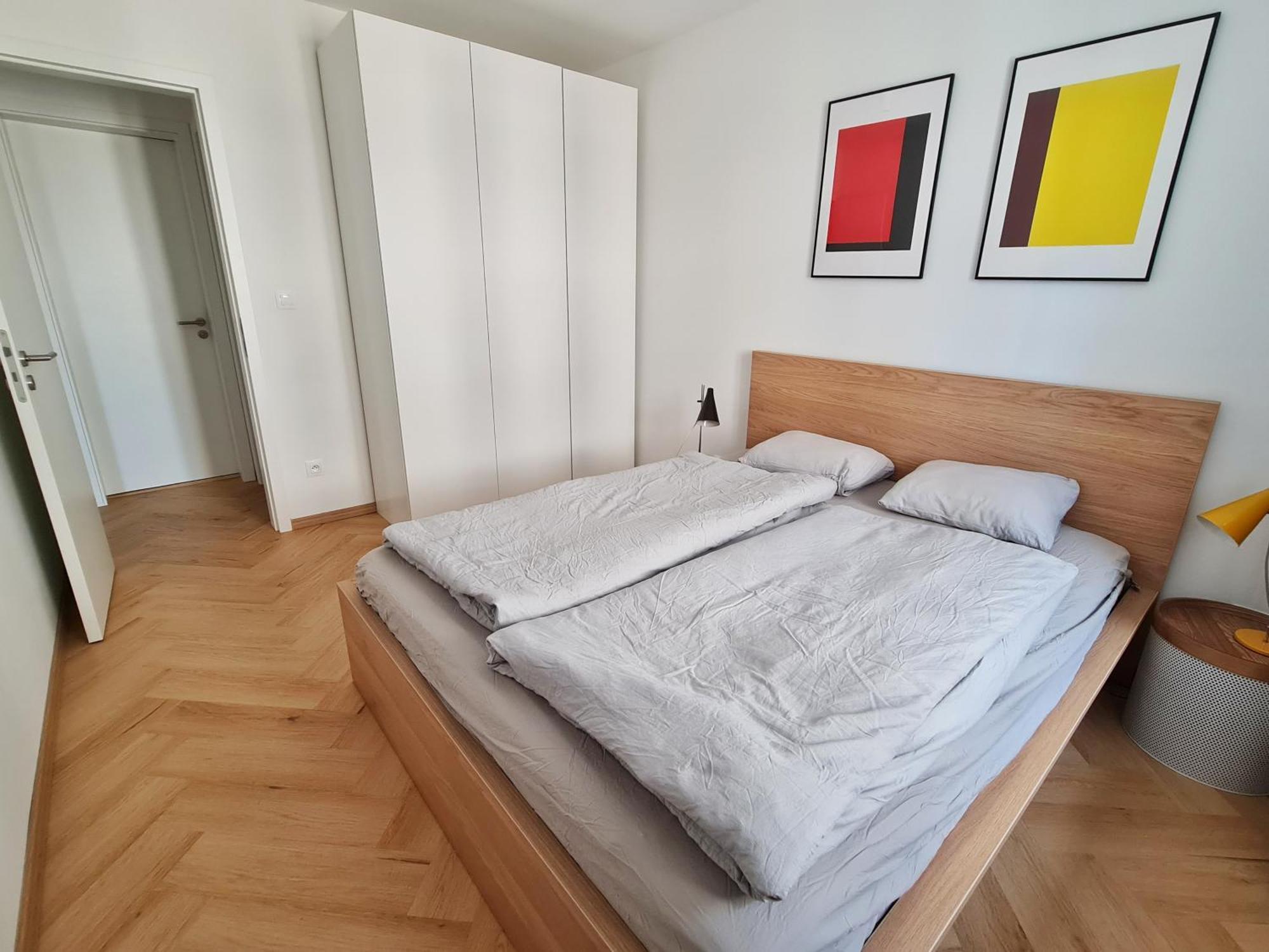 Beautiful New In Old Town Near Train Station - Free Parking Bratislava