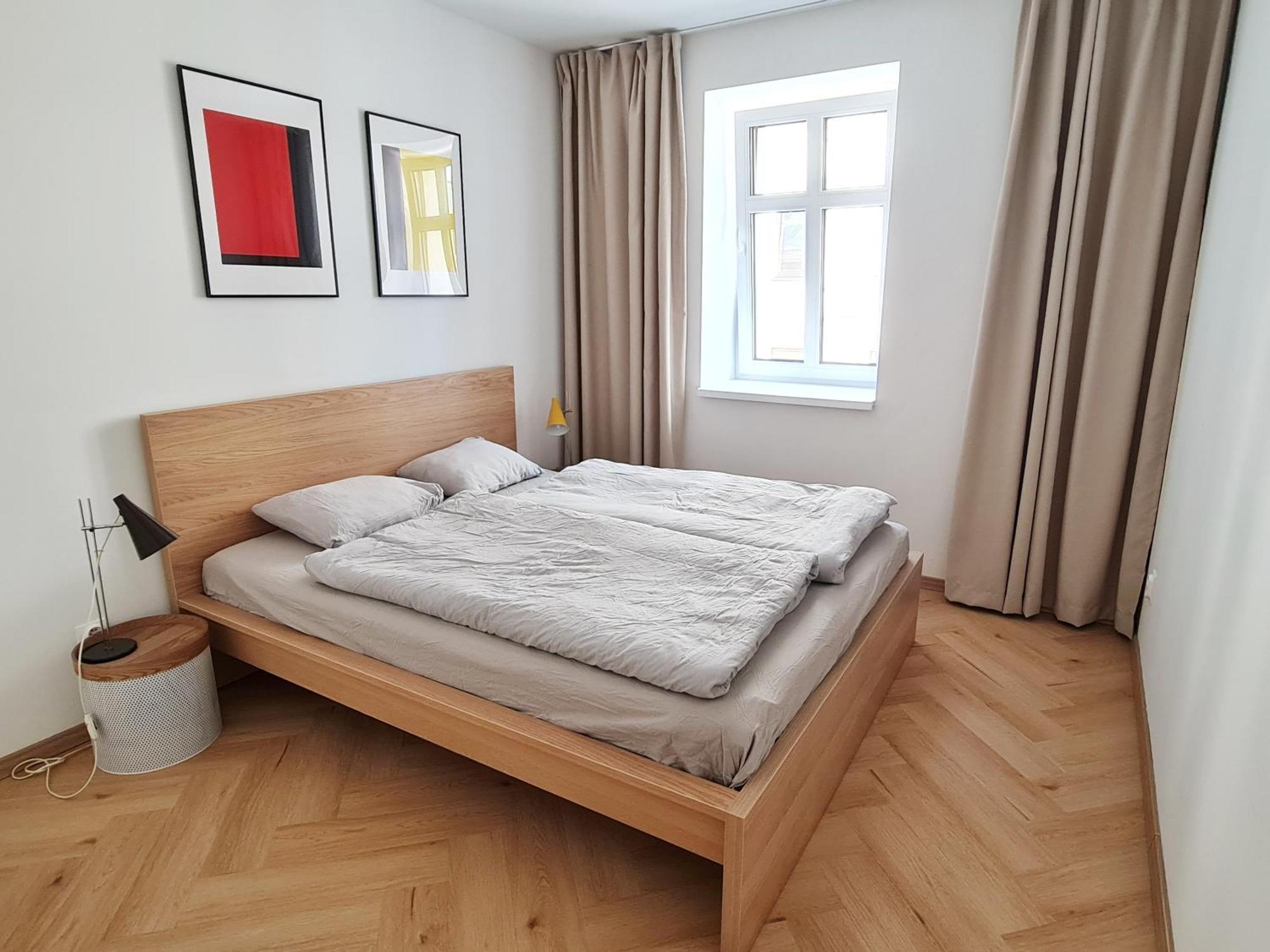 Apartment Beautiful New In Old Town Near Train Station - Free Parking *