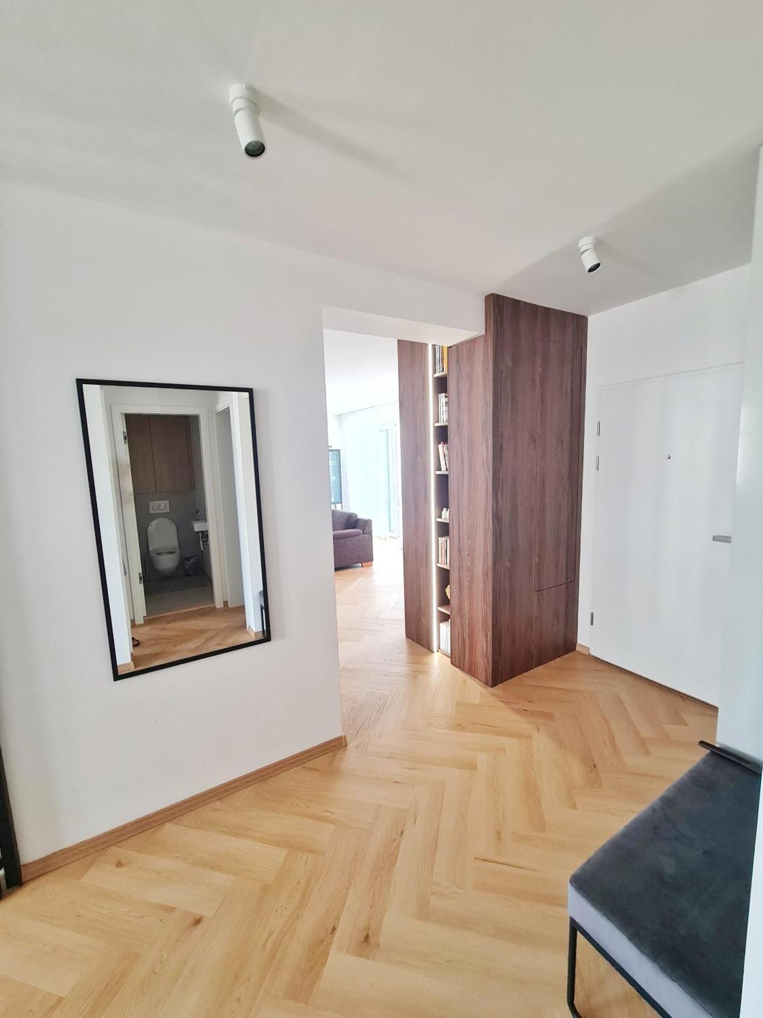 Apartment Beautiful New In Old Town Near Train Station - Free Parking
